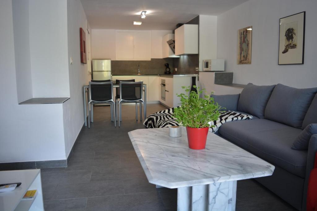 Kuchyň nebo kuchyňský kout v ubytování Lovely bungalow for four close to beach and city in Torrevieja