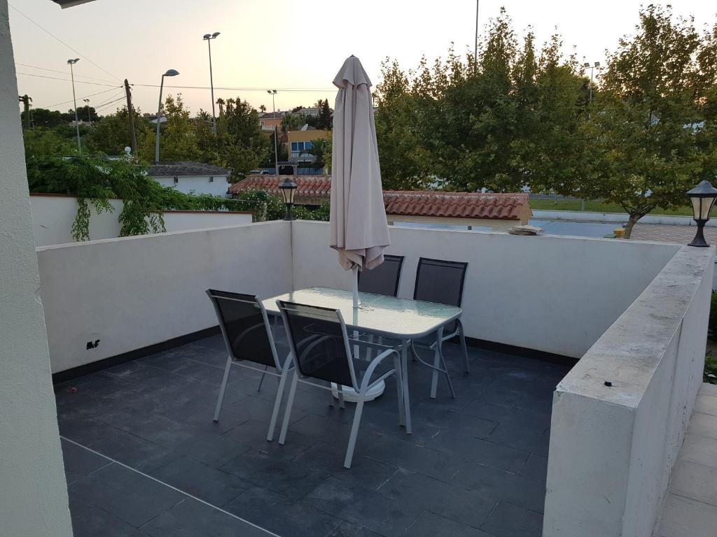 Balkón nebo terasa v ubytování Lovely bungalow for four close to beach and city in Torrevieja