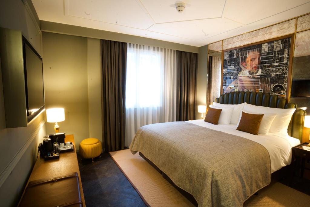 The Collector - Resim 12