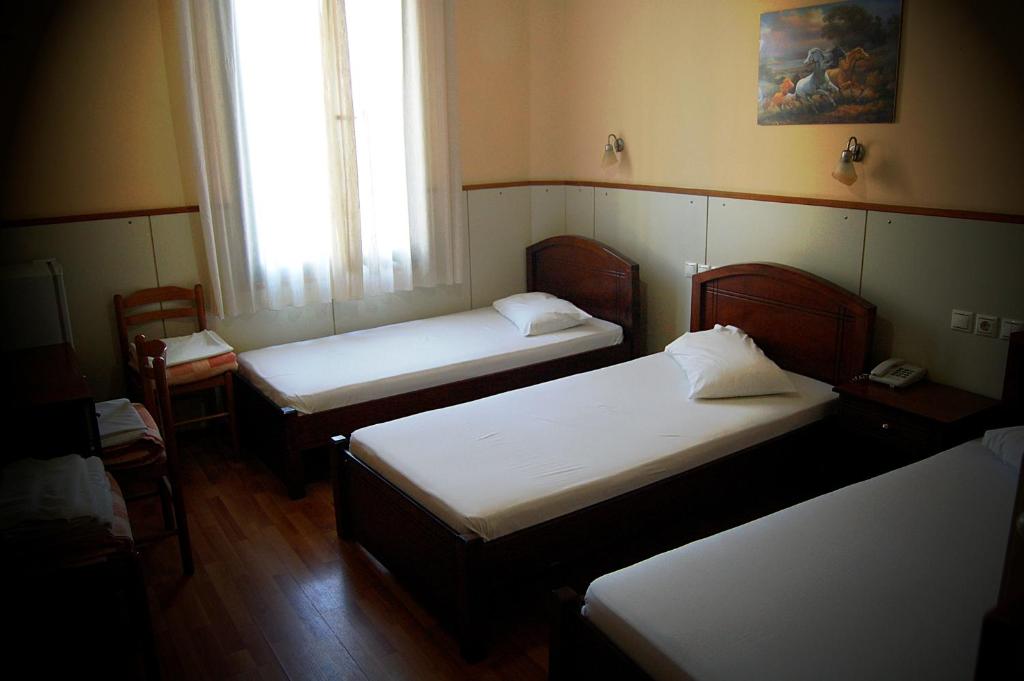 A bed or beds in a room at Diethnes