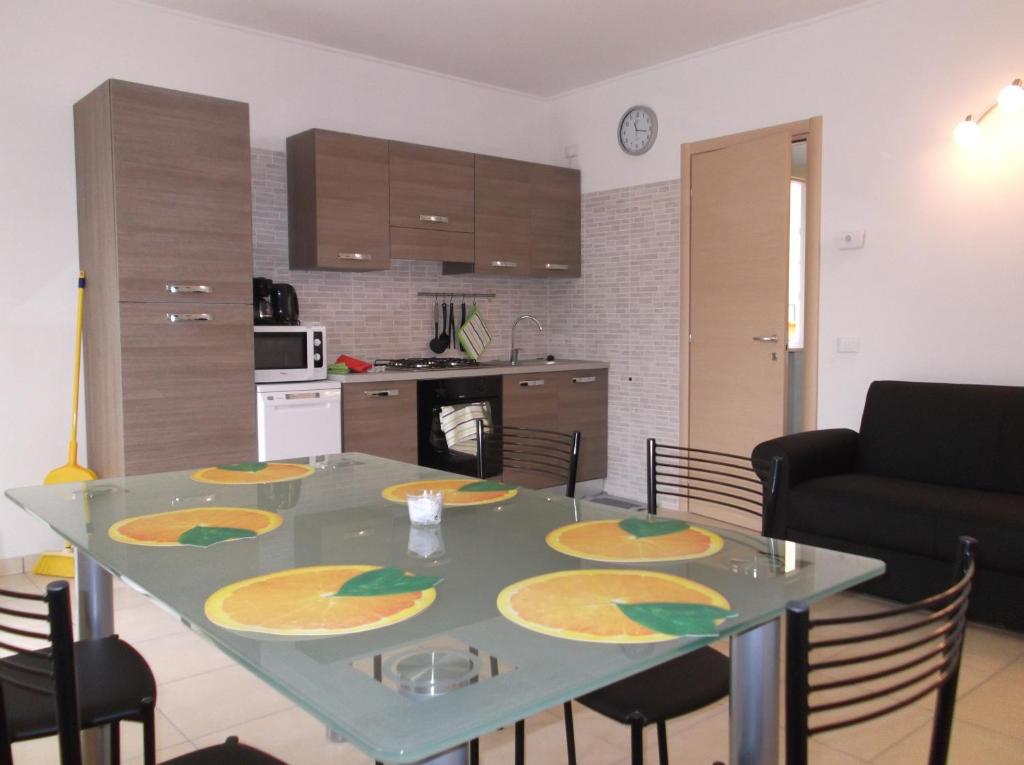 Een keuken of kitchenette bij Villa Oliveto apartments
