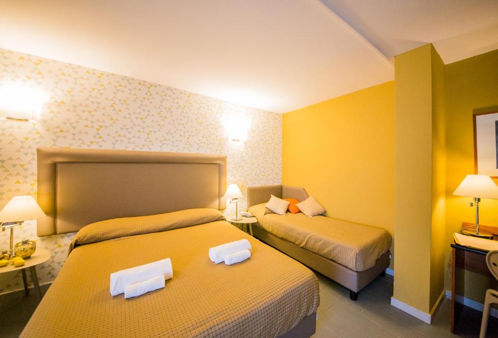 Postel nebo postele na pokoji v ubytování Albergo Athenaeum