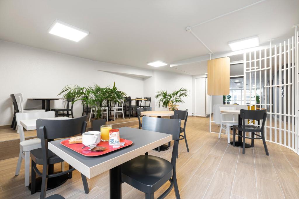 B&B HOTEL Lyon Centre Monplaisir - Resim 24