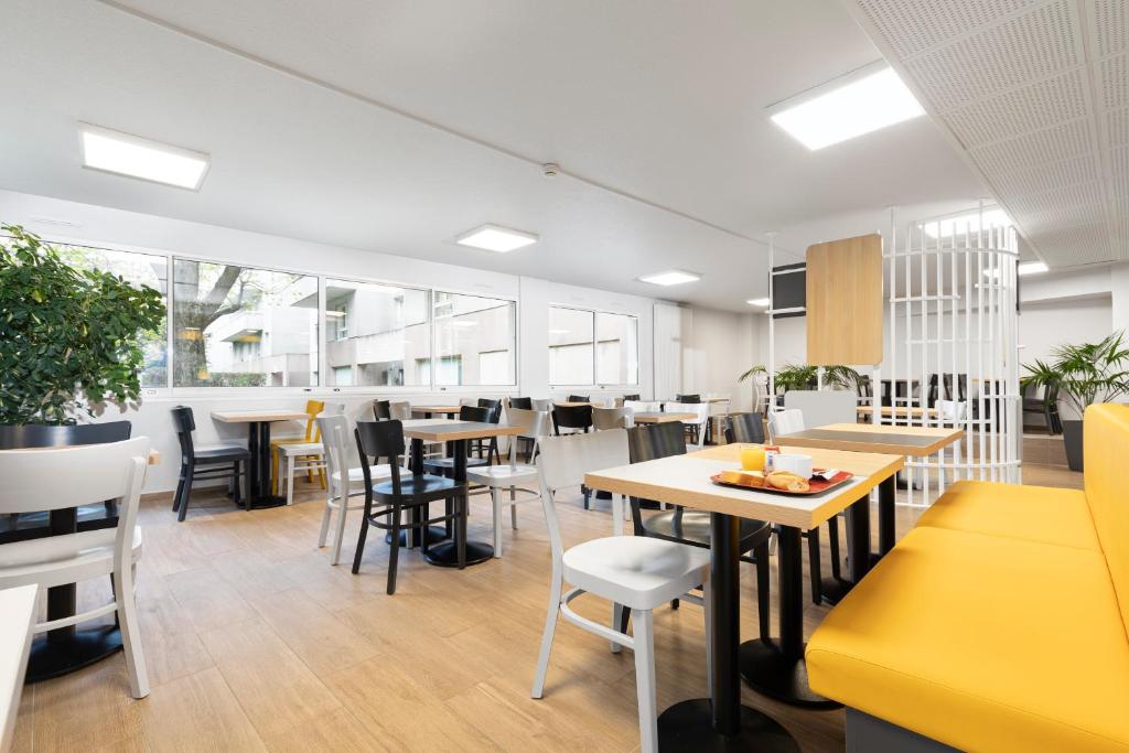 B&B HOTEL Lyon Centre Monplaisir - Resim 25