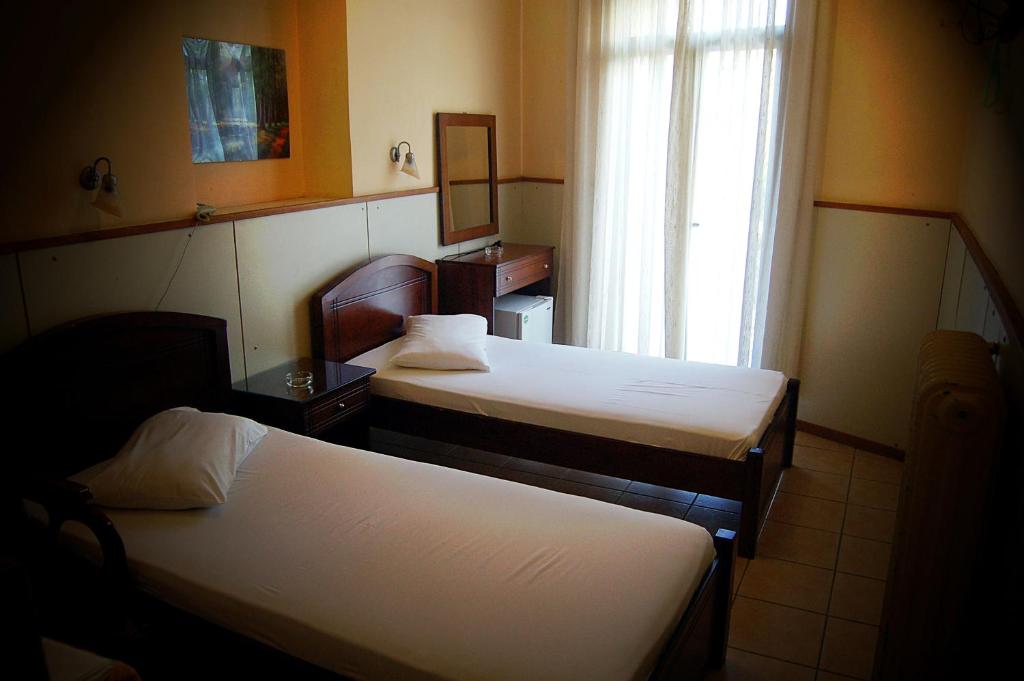 A bed or beds in a room at Diethnes