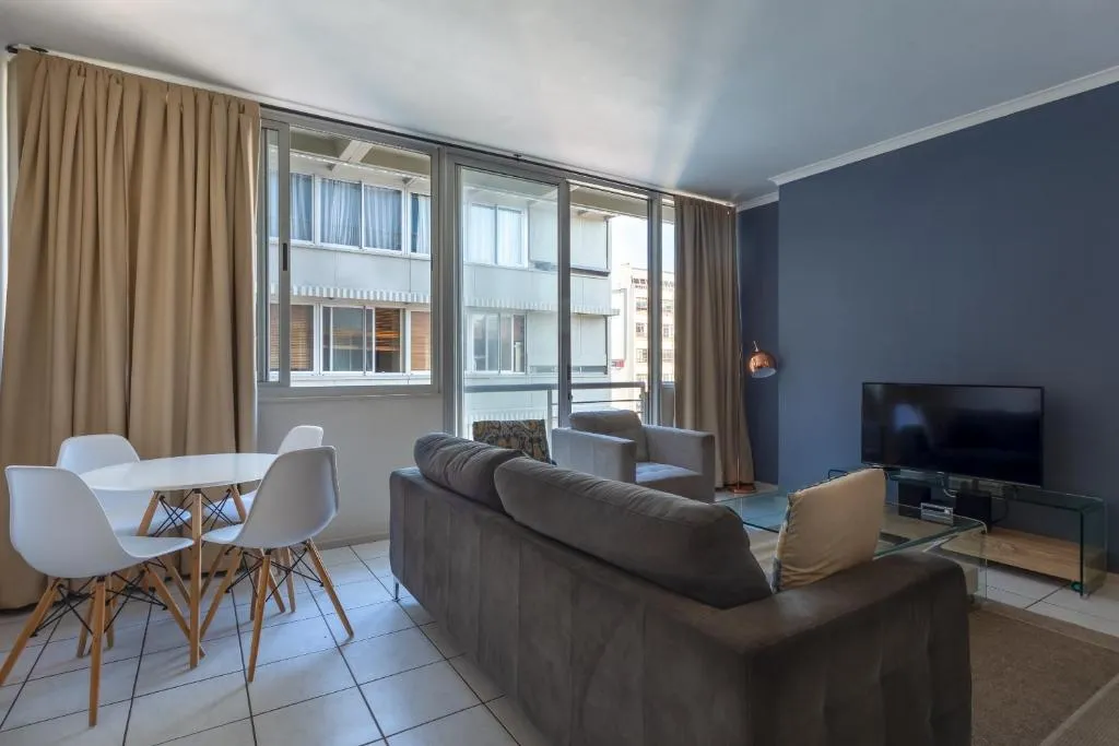 Ideal City Apartment With Rooftop Views, Cape Town, South Africa