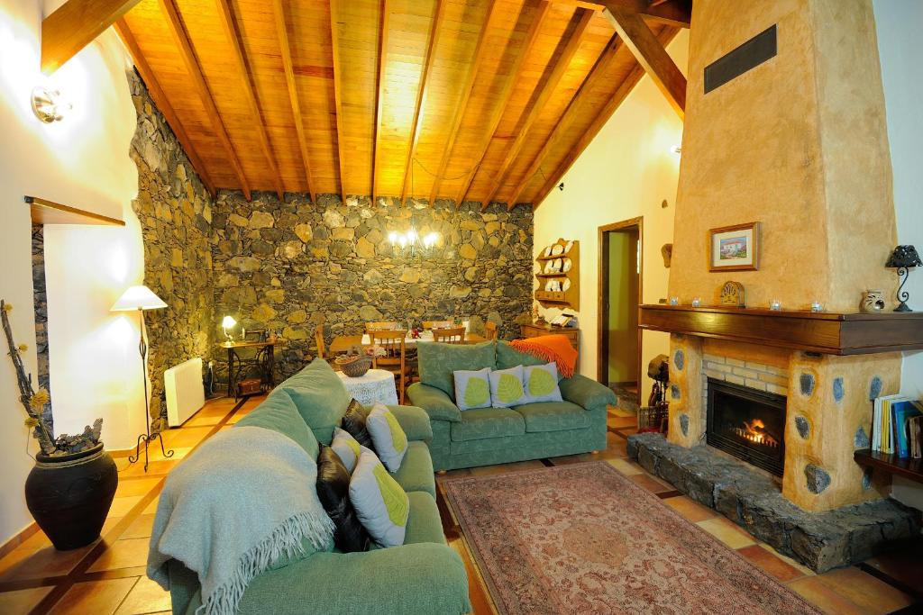 A seating area at Finca La Majadera