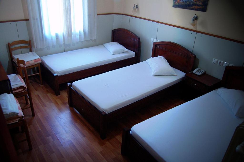 A bed or beds in a room at Diethnes