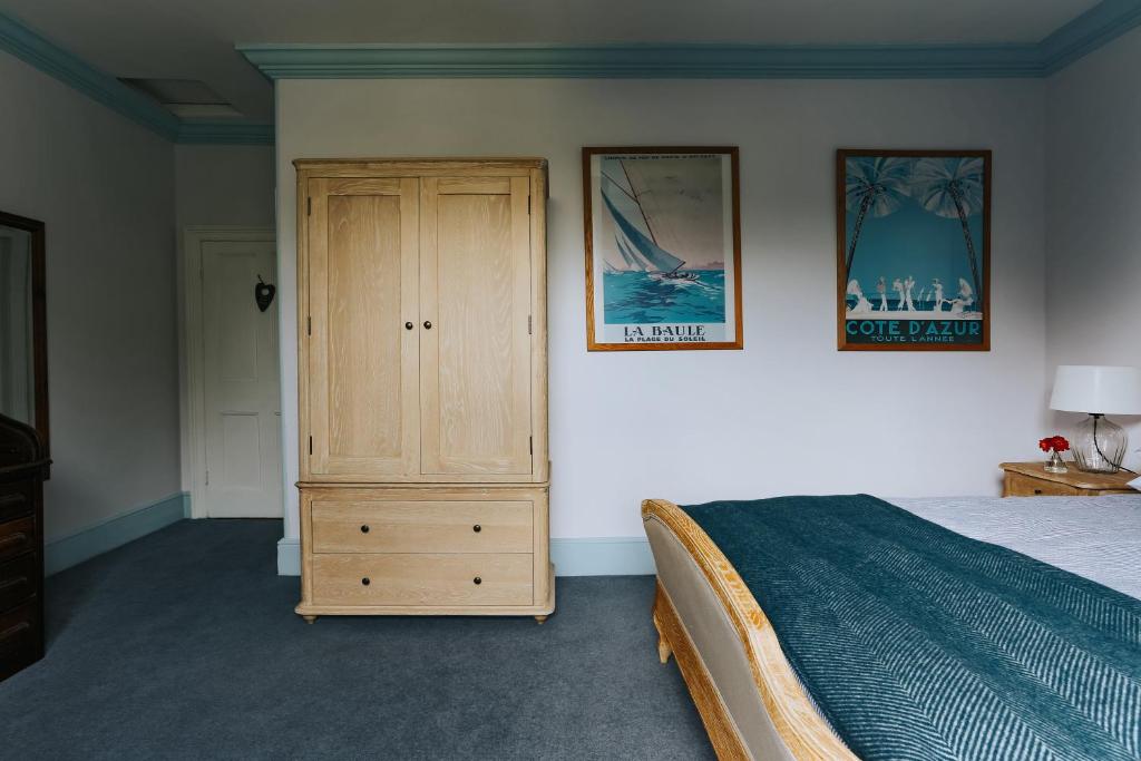 Postel nebo postele na pokoji v ubytování Ivy House Cornwall B&B
