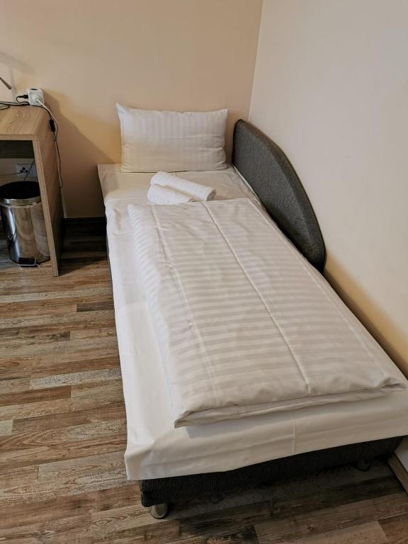 a bed sitting in a corner of a room at Hotel-Residenz Oberurseler Hof in Oberursel