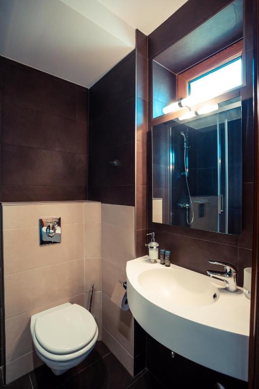 Golden Lakes Rooms - 18