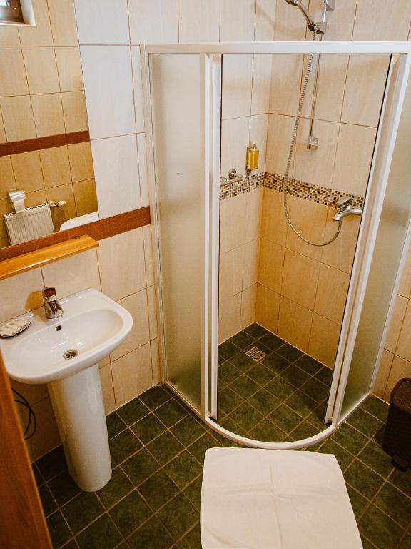 Koupelna v ubytování Kaķītis hotel & spa