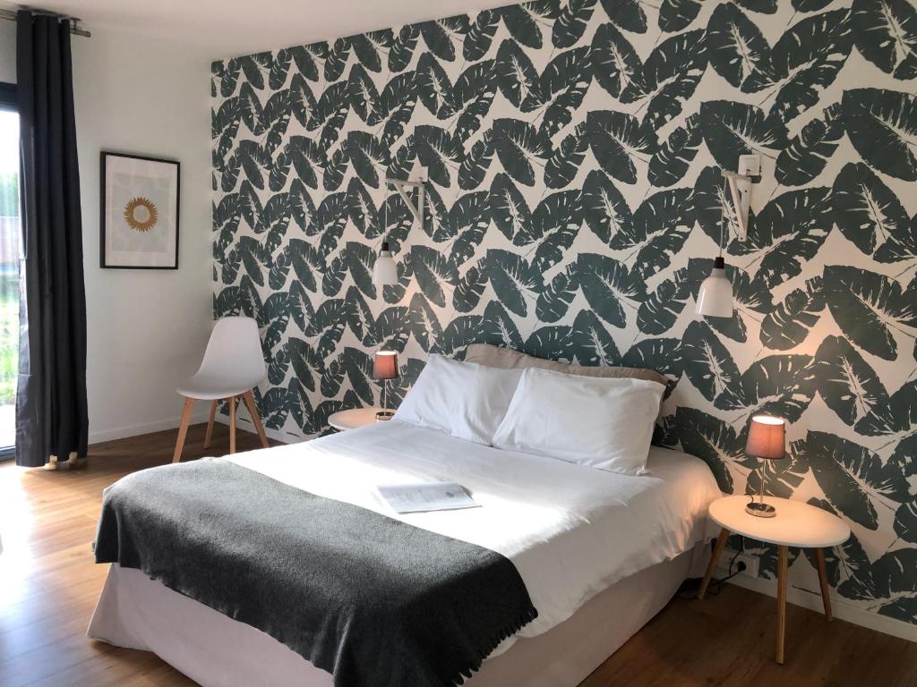 Letto o letti in una camera di Hôtel & Séminaire Le Patio Occitan - Toulouse Ouest - La Ramée
