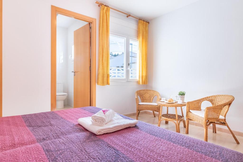 A bed or beds in a room at Apart-rent Casa Grecs 2029