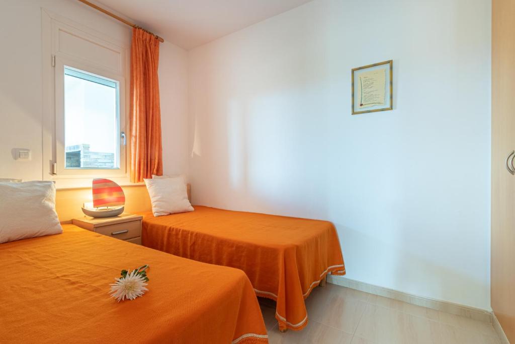A bed or beds in a room at Apart-rent Casa Grecs 2029