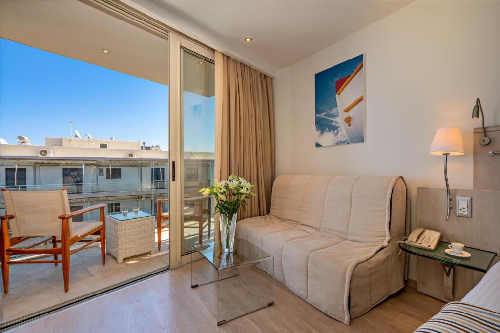 Posezení v ubytování Kriti Beach Hotel