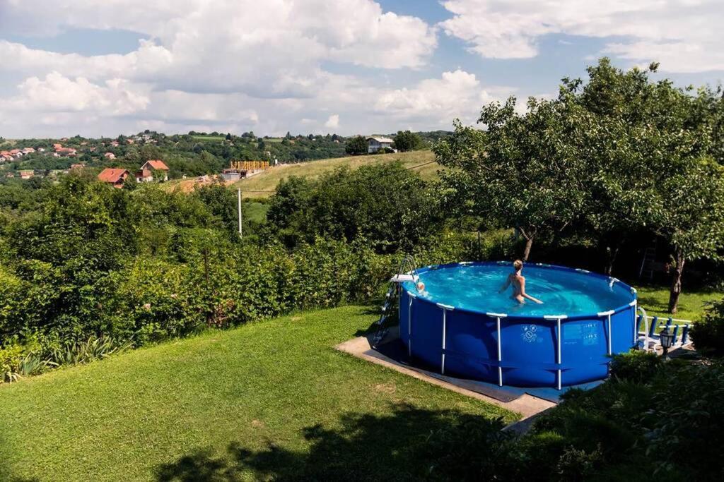 Bazén v ubytování Beautiful holiday house nebo v jeho okolí