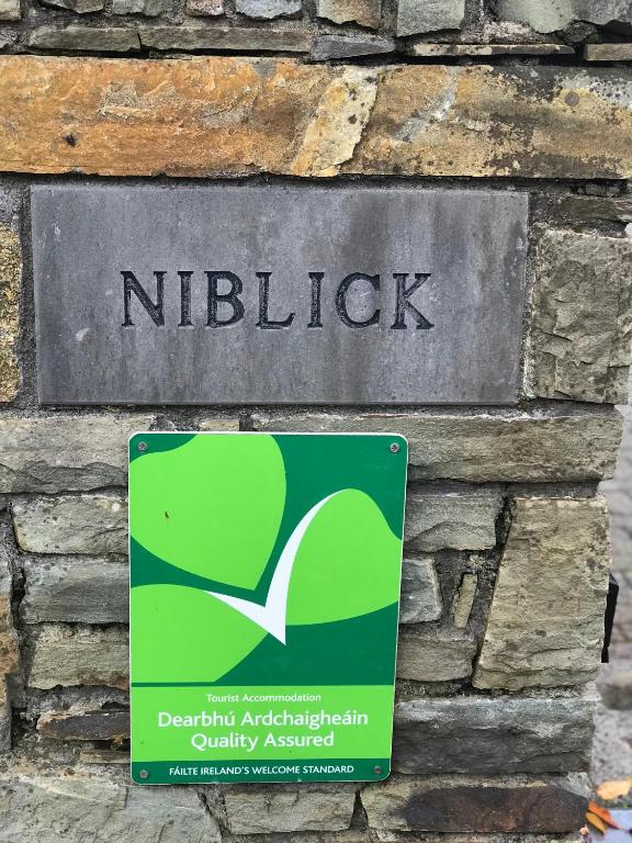 Certifikát, hodnocení, plakát nebo jiný dokument vystavený v ubytování Niblick