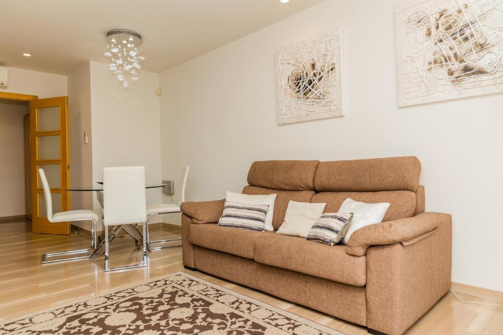 Posezení v ubytování Golden Gardens Apartment Javea Arenal by Rock Rentals