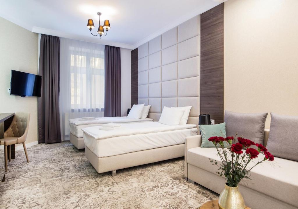 a hotel room with a bed and a table at Aparthotel Rakowicka Residence in Krakow