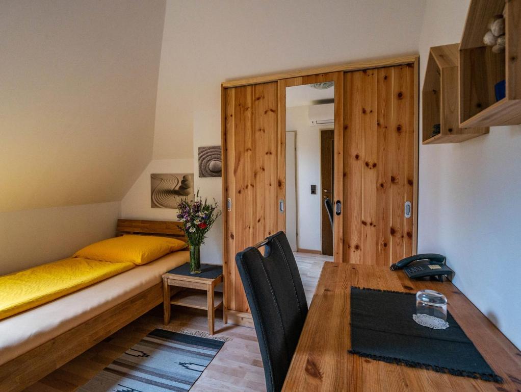Postel nebo postele na pokoji v ubytování Gästehaus Pointner