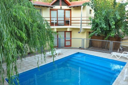 Piscina en o cerca de COMPLEJO MARIA ANGÉLICA
