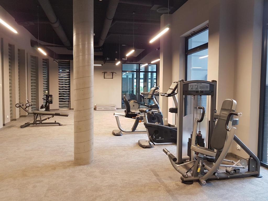 Posilňovňa alebo fitness centrum v ubytovaní FARO Apartamenty Polanki Park z basenami