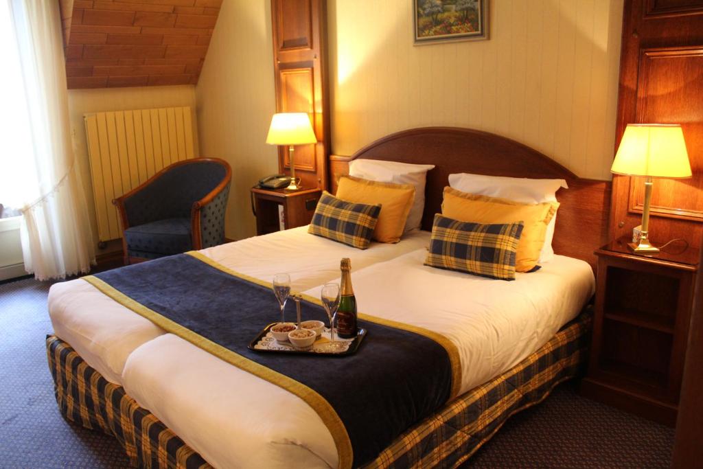 Postel nebo postele na pokoji v ubytování Hotel Le Mandelberg