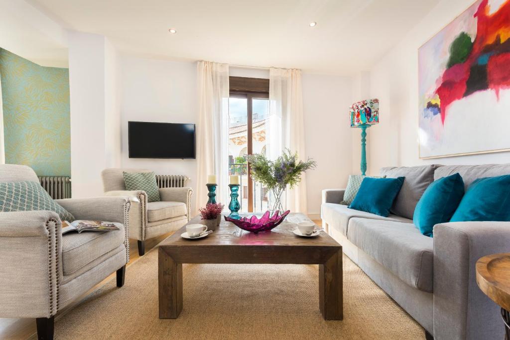 A television and/or entertainment centre at Genteel Home Cabildo