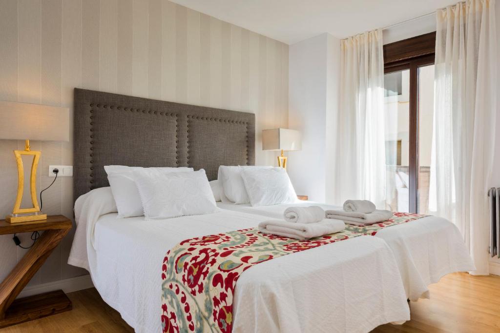 A bed or beds in a room at Genteel Home Cabildo