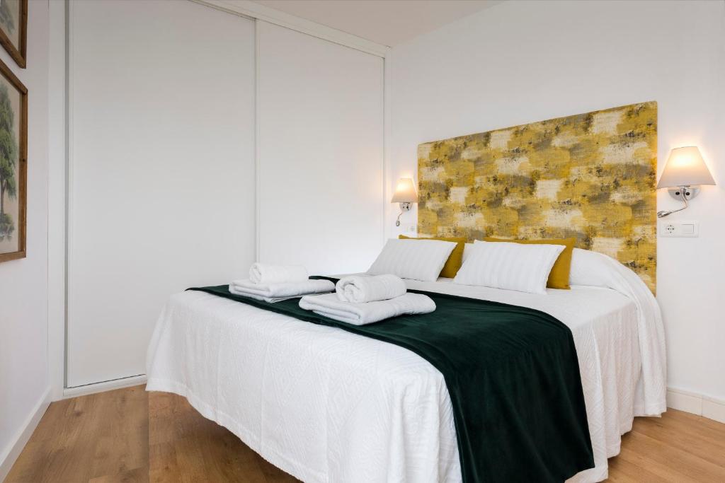 A bed or beds in a room at Genteel Home Cabildo