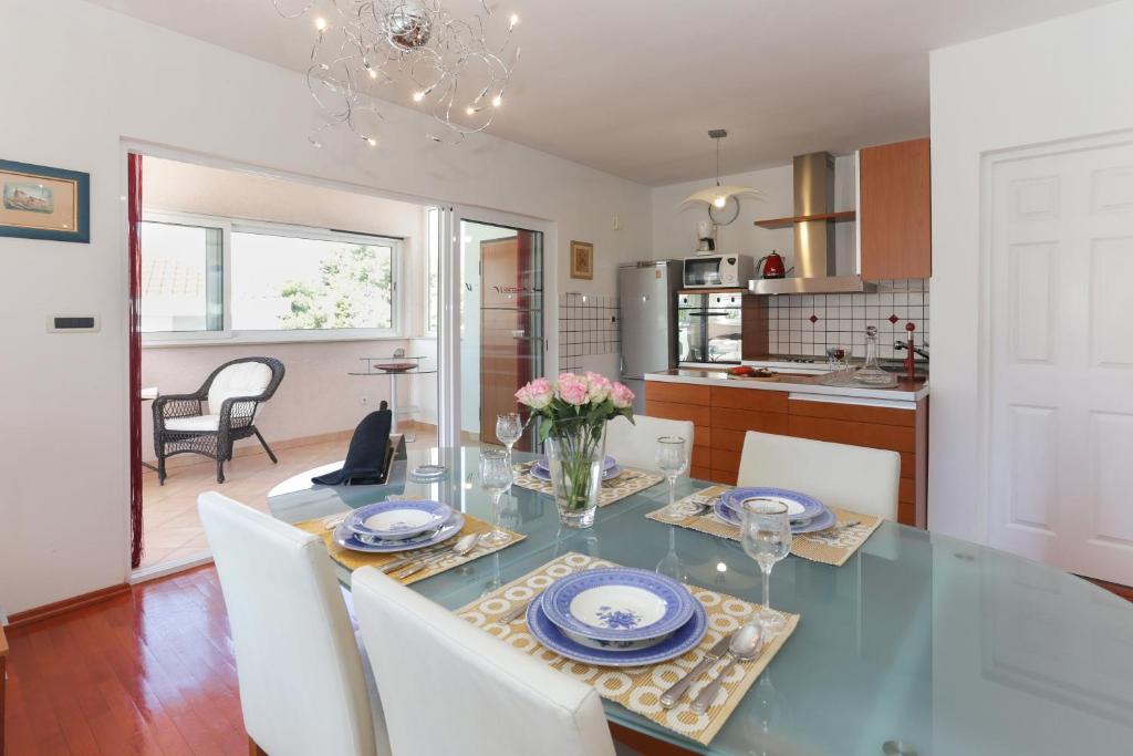 Kuchyň nebo kuchyňský kout v ubytování Casa Zorana-Alba Apartments