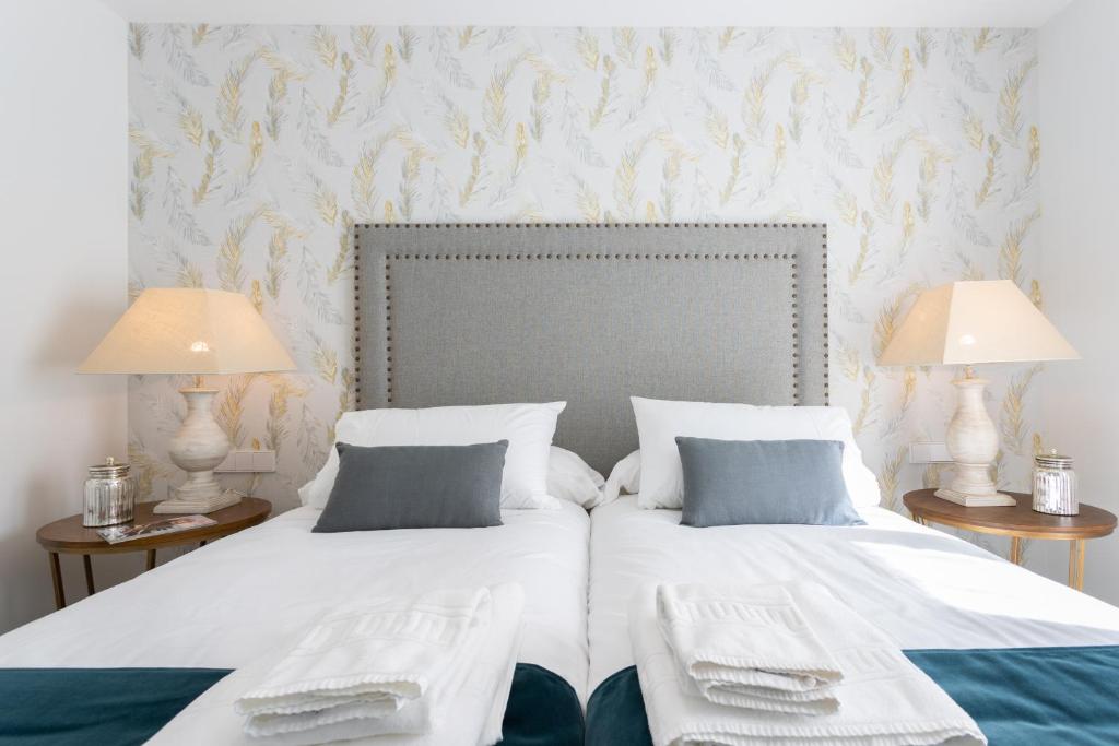 A bed or beds in a room at Genteel Home Cabildo