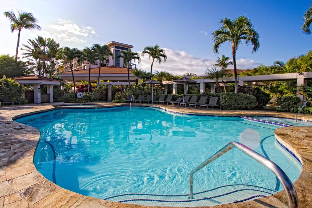 A piscina localizada em Maui Coast Hotel ou nos arredores