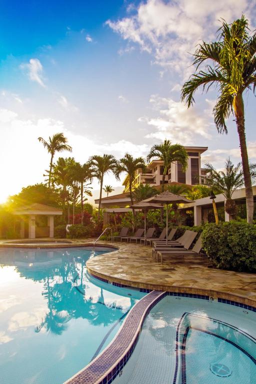 A piscina localizada em Maui Coast Hotel ou nos arredores