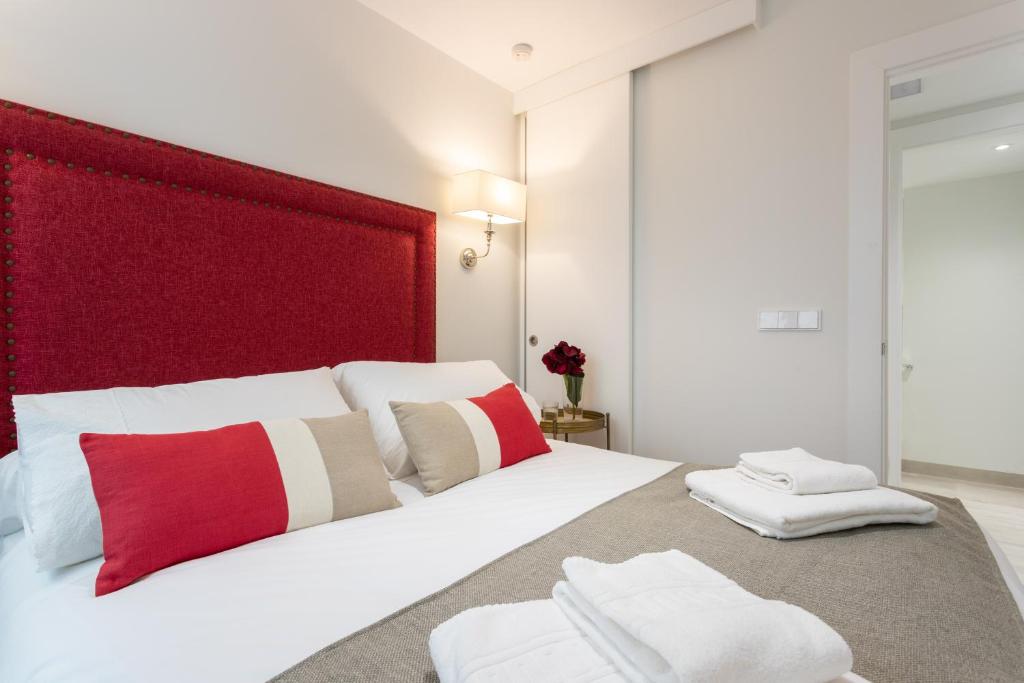 A bed or beds in a room at Genteel Home Cabildo