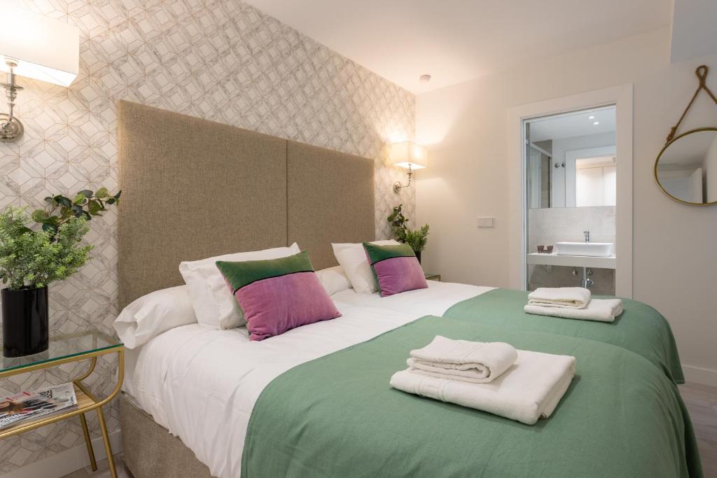 A bed or beds in a room at Genteel Home Cabildo