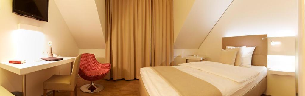 Postel nebo postele na pokoji v ubytování Landhotel Sonne
