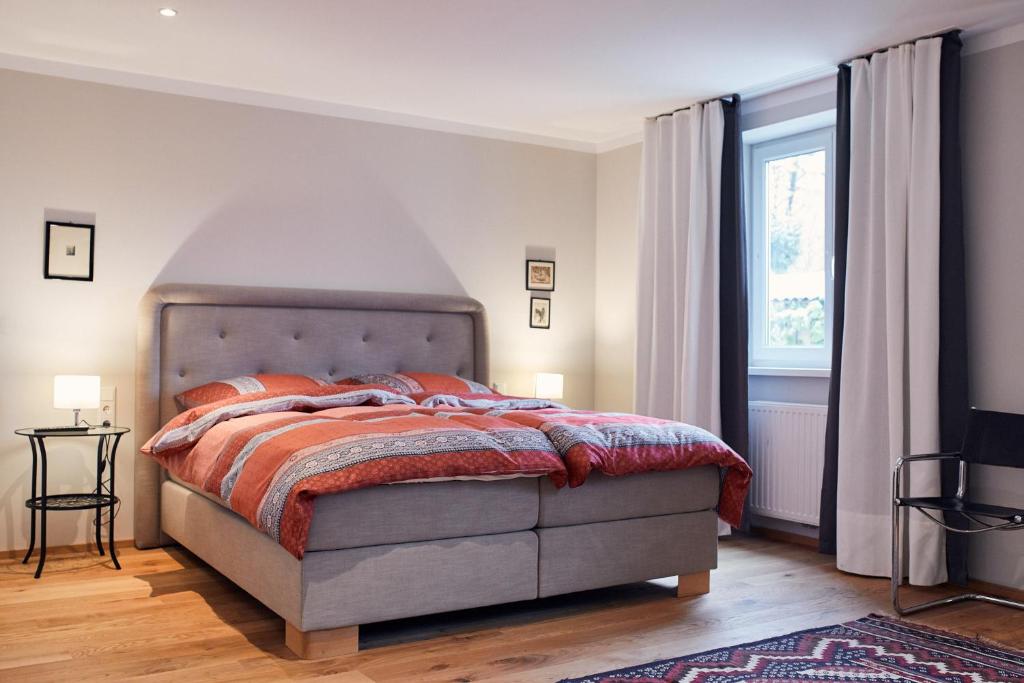 Junker's Apartments - 1