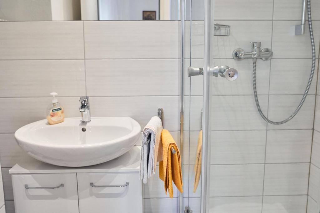 Junker's Apartments - 6