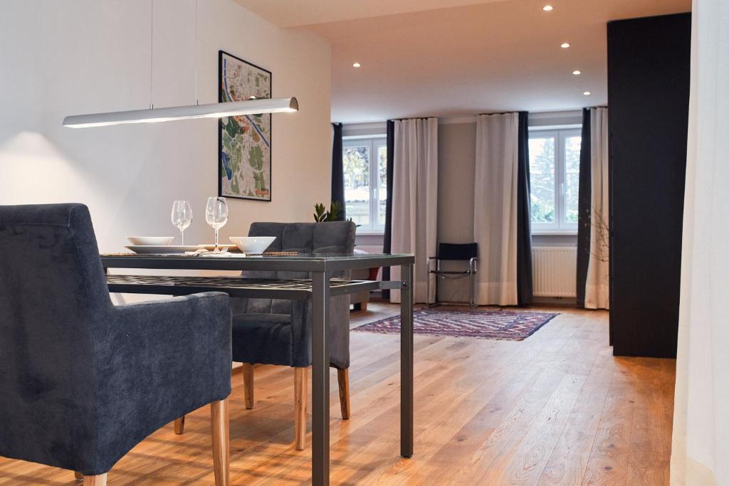 Junker's Apartments - 12