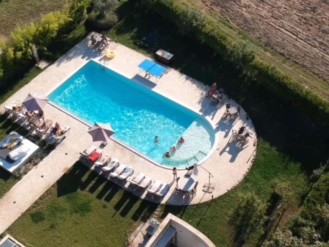 an overhead view of a large swimming pool with people in it at Bed & Breakfast Case Osti in Castel Maggiore