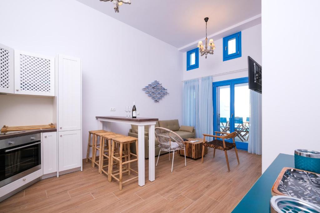 Kuchyň nebo kuchyňský kout v ubytování Aelia Collection Suites - Adults Friendly