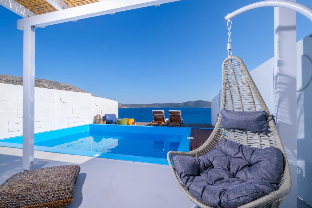 Bazén v ubytování Aelia Collection Suites - Adults Friendly nebo v jeho okolí