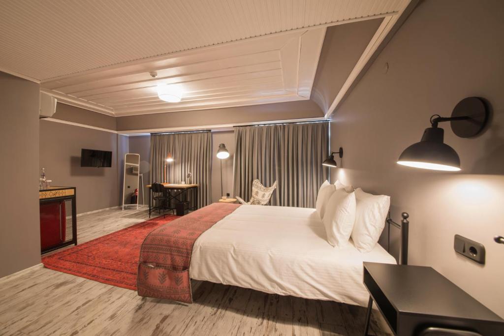 a hotel room with a bed and a desk at GARP HOTEL in Aksehir