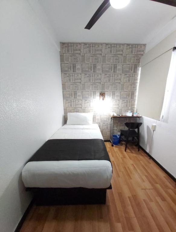 Postel nebo postele na pokoji v ubytování Hi Hotel Impala Queretaro