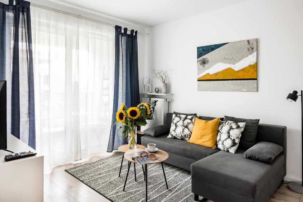 Część wypoczynkowa w obiekcie M&R Apartament Airport&Business Premium Komputerowa - underground garage - free WiFi - Netflix - self check-in - 5 min from Chopin Airport