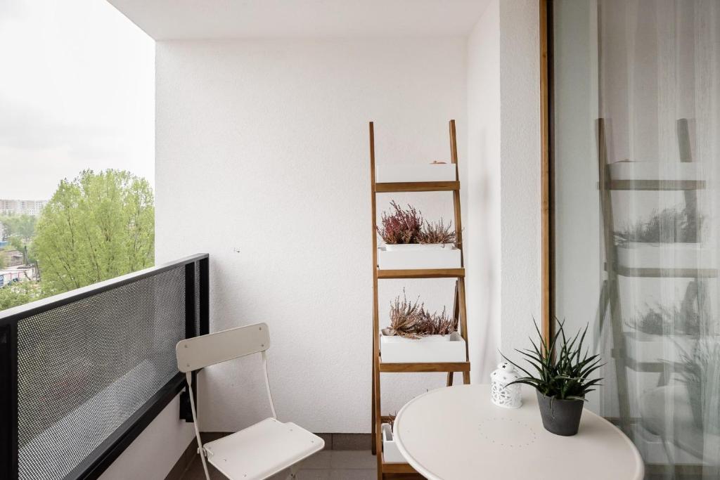 Telewizja i/lub zestaw kina domowego w obiekcie M&R Apartament Airport&Business Premium Komputerowa - underground garage - free WiFi - Netflix - self check-in - 5 min from Chopin Airport