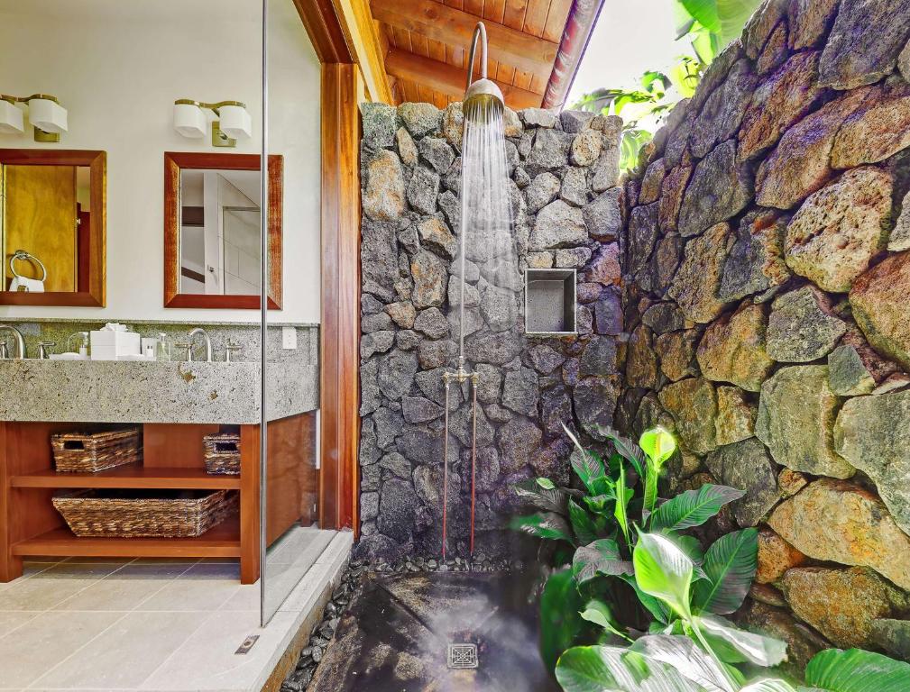 Koupelna v ubytování The Lodge at Kukuiula - CoralTree Residence Collection