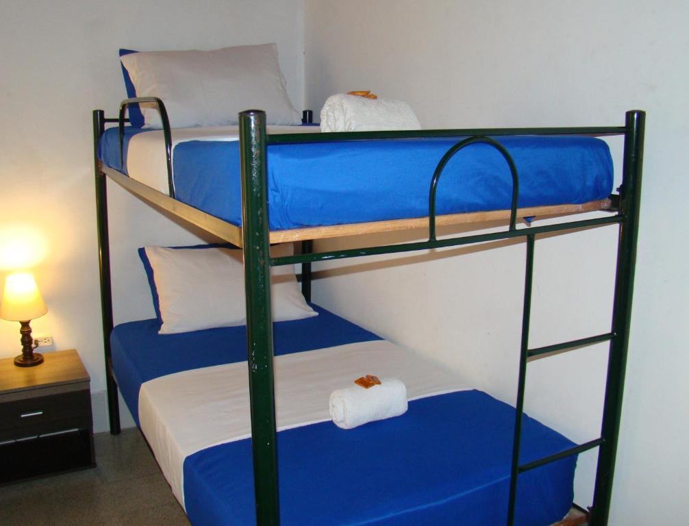 Postel nebo postele na pokoji v ubytování Yellow House Hostel